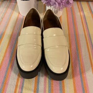 Franco Sarto Brindy Platform Loafer in Cream Patten Leather ~ Size 9M